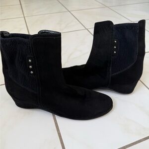 Elegant Aquatalia Black Leather Women's Ankle Boots